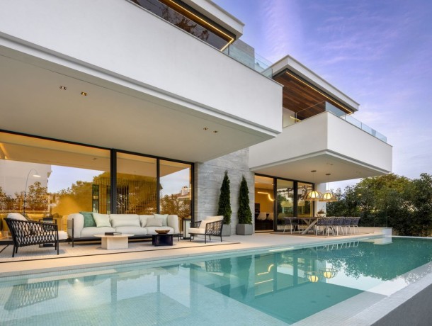 Villa for sale in San Pedro de Alcántara, Marbella