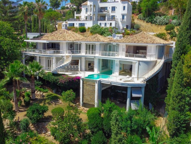 Villa for sale in El Madroñal, Marbella