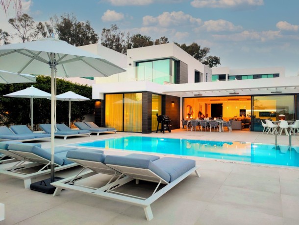 Villa for sale in Calahonda, Marbella
