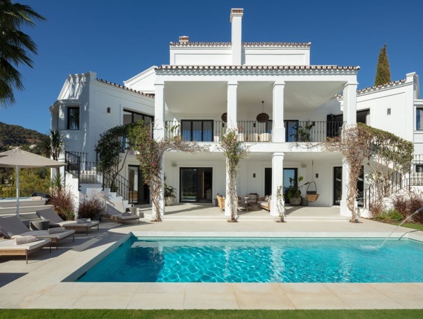Villa for sale in El Madroñal, Marbella