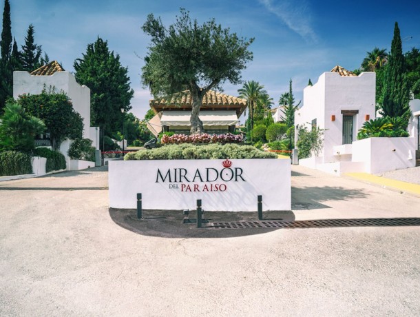 Townhouse for sale in El Paraiso, Marbella