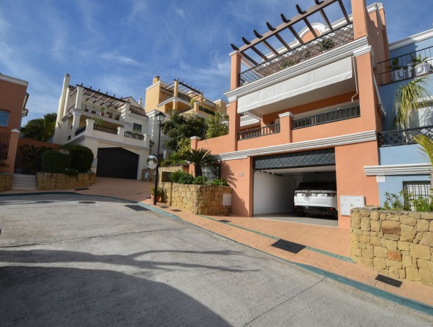 Townhouse for sale in Nueva Andalucía, Marbella