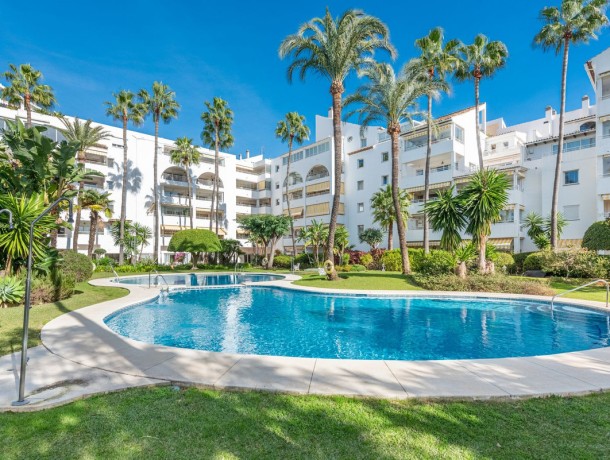 Apartment for sale in Atalaya, Marbella