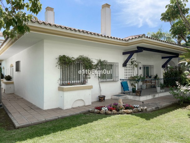 Villa for sale in The Golden Mile, Marbella