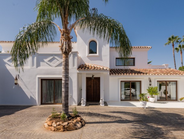 Villa for sale in Atalaya, Marbella