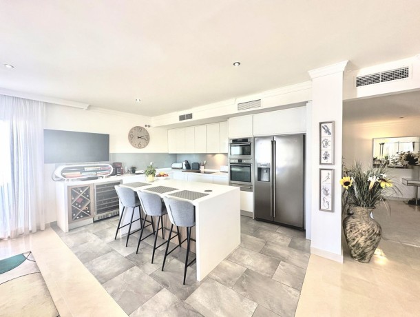 Apartment for sale in La Quinta, Marbella