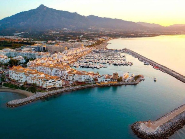 Apartment for sale in Puerto Banús, Marbella