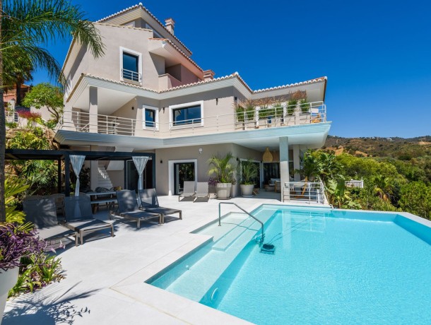Villa for sale in Elviria, Marbella