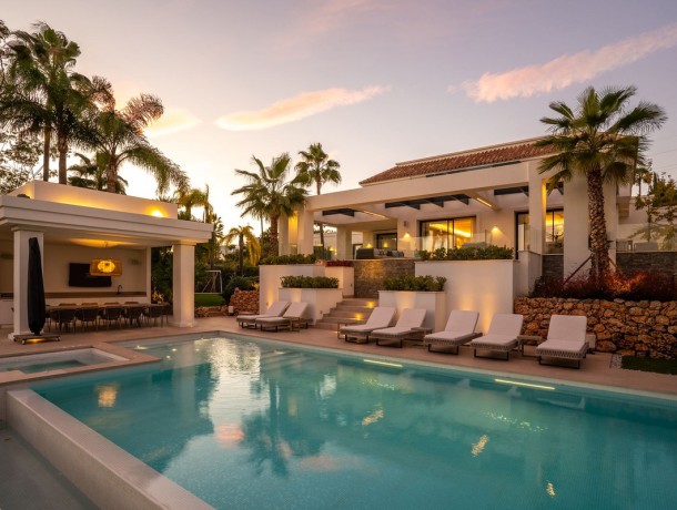 Townhouse for sale in El Paraiso, Marbella