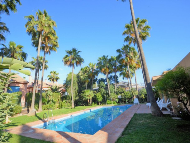 Villa for sale in Nueva Andalucía, Marbella