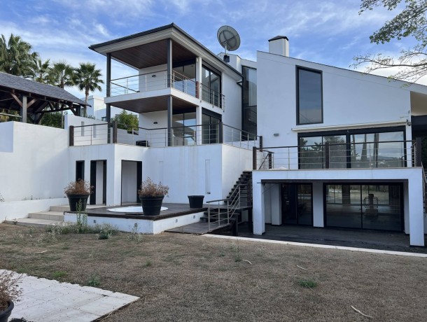 Villa for sale in Nueva Andalucía, Marbella