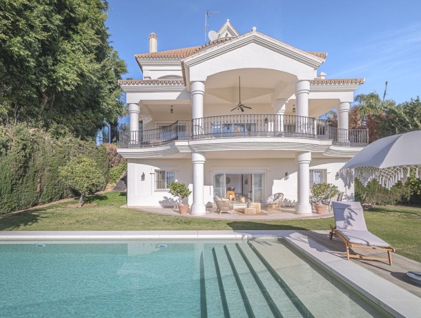 Villa for sale in Nueva Andalucía, Marbella