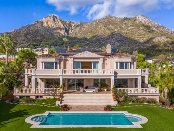 Villa for sale in Sierra Blanca, Marbella