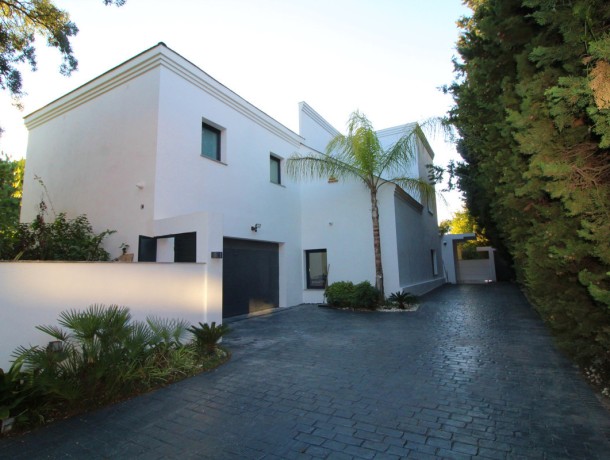 Villa for sale in Hacienda Las Chapas, Marbella
