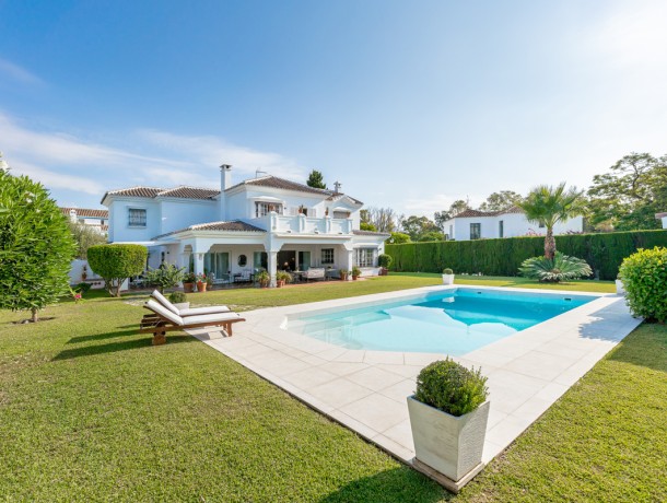 Villa for sale in Estepona, Marbella
