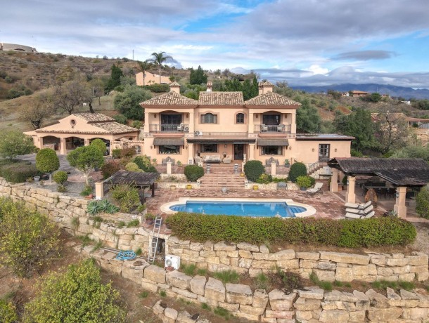 Villa for sale in Monda, Marbella