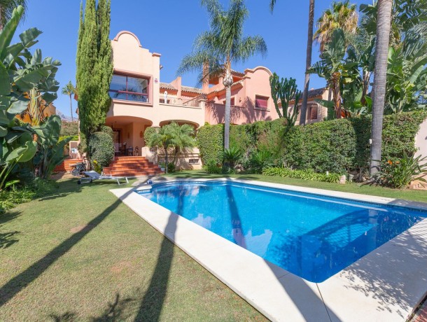 Villa for sale in Puerto Banús, Marbella