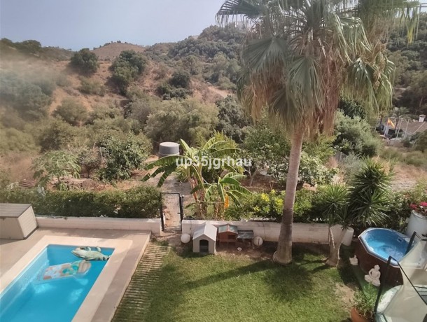 Villa for sale in Estepona, Marbella