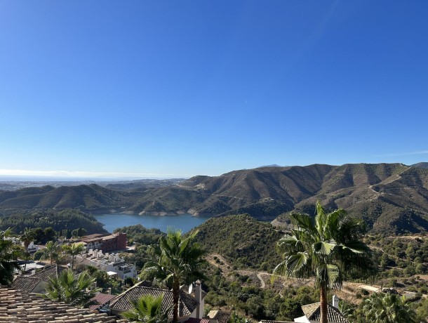 Villa for sale in Istán, Marbella