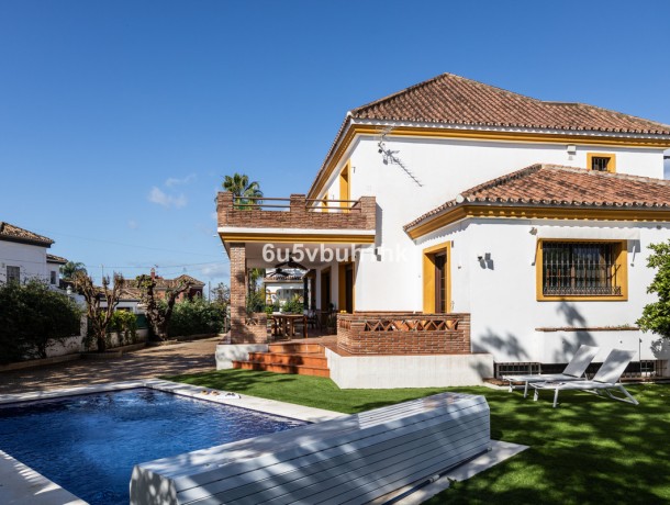 Villa for sale in San Pedro de Alcántara, Marbella