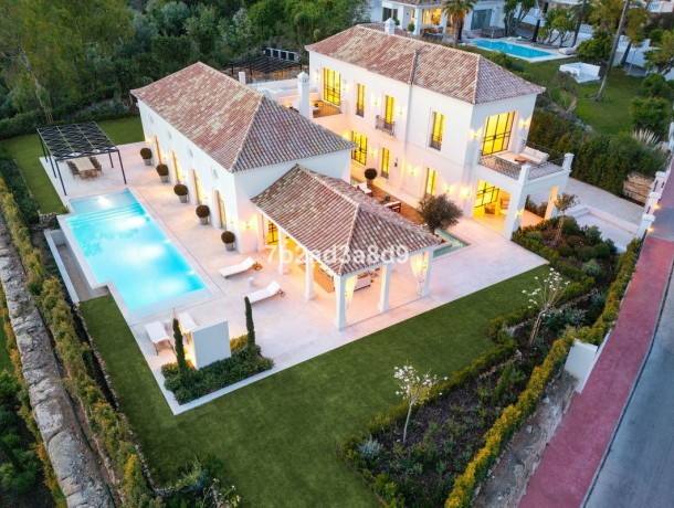Villa for sale in Nueva Andalucía, Marbella