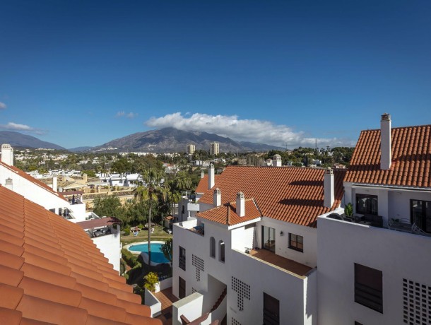 Apartment for sale in Nueva Andalucía, Marbella
