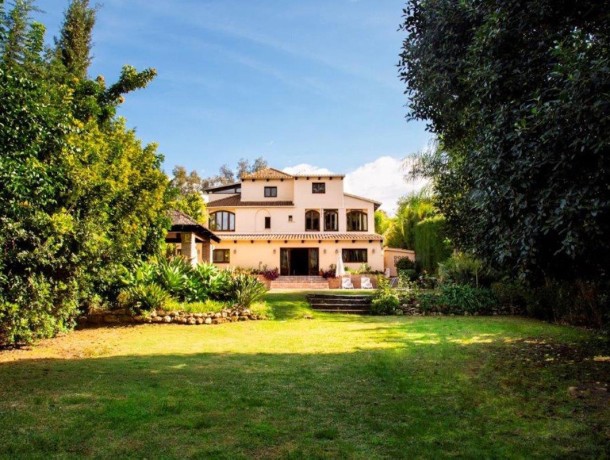Villa for sale in Nueva Andalucía, Marbella