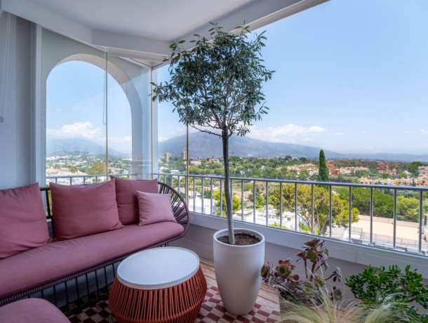 Apartment for sale in Nueva Andalucía, Marbella