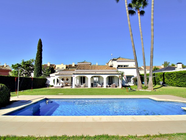 Villa for sale in Nueva Andalucía, Marbella