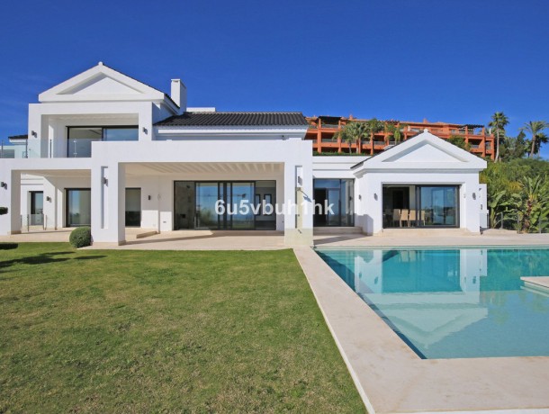 Villa for sale in Los Flamingos, Marbella