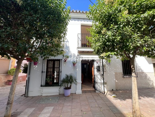 Townhouse for sale in Estepona, Marbella