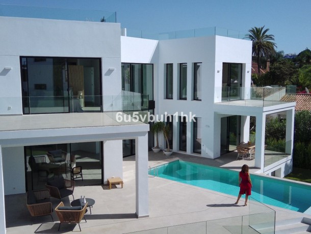 Villa for sale in Marbesa, Marbella