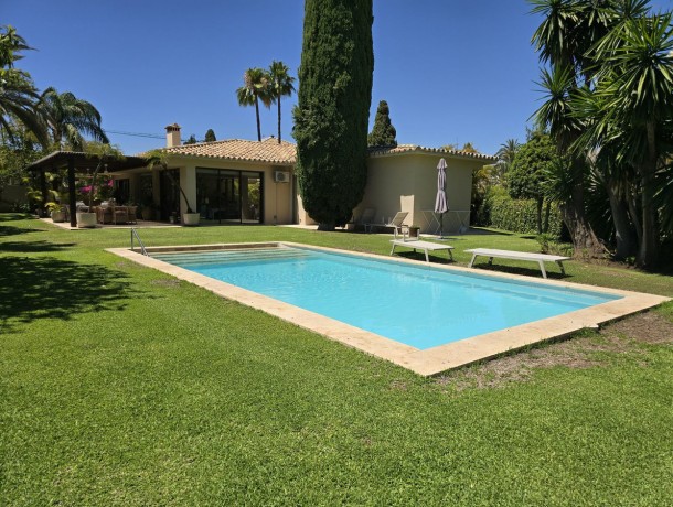 Villa for sale in Nueva Andalucía, Marbella