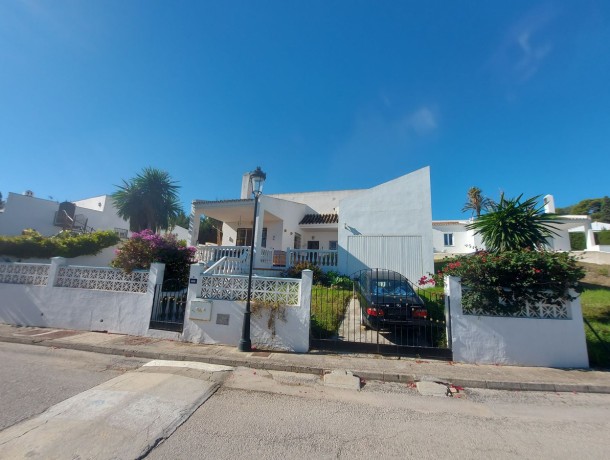 Villa for sale in La Duquesa, Marbella