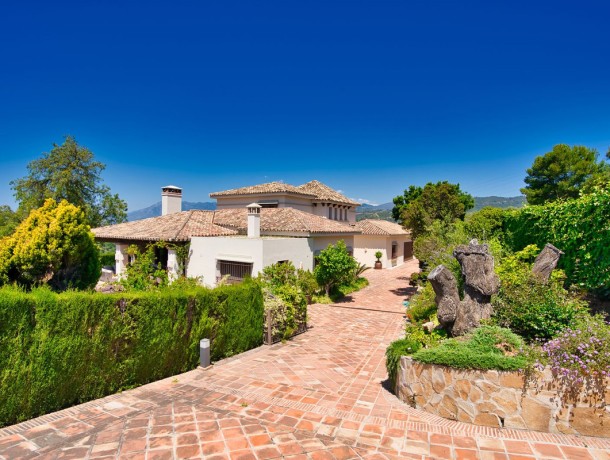 Villa for sale in Hacienda Las Chapas, Marbella