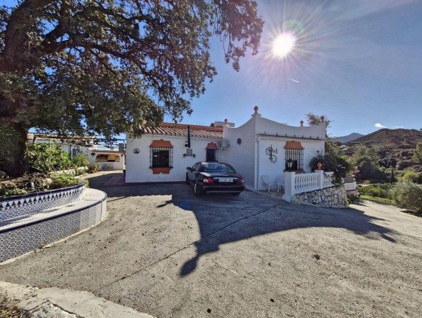 Villa for sale in Coín, Marbella