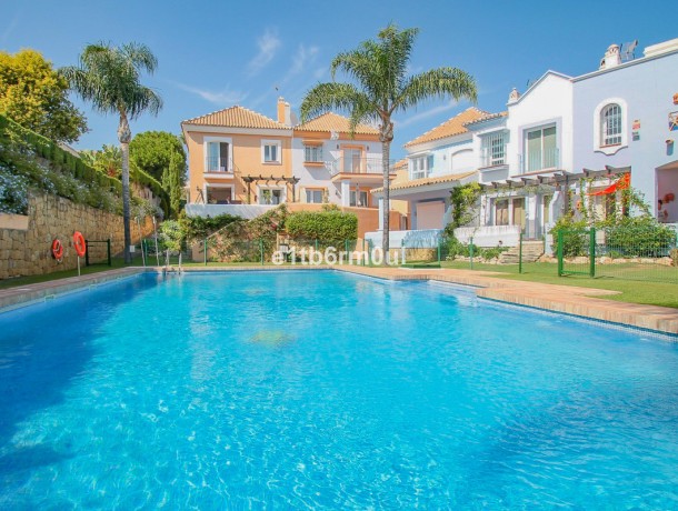 Townhouse for sale in Nueva Andalucía, Marbella