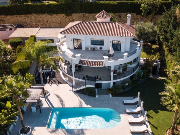 Villa for sale in La Quinta, Marbella