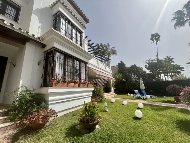 Villa for sale in Las Chapas, Marbella