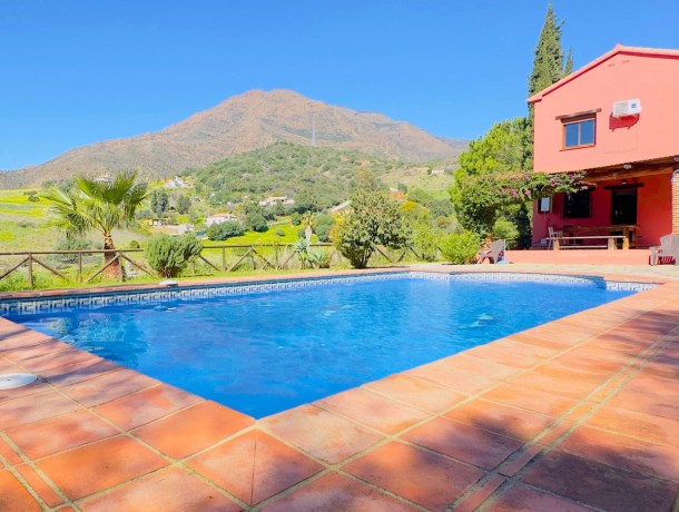 Villa for sale in Estepona, Marbella
