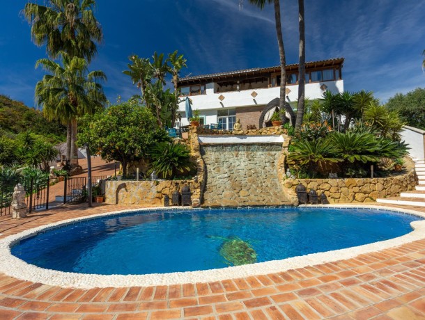 Villa for sale in La Cala de Mijas, Marbella