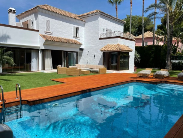 Villa for sale in Puerto Banús, Marbella