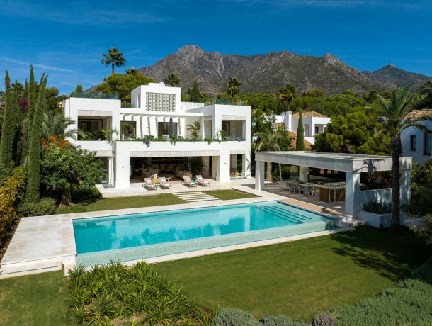 Villa for sale in The Golden Mile, Marbella