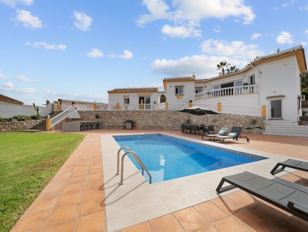 Villa for sale in Benalmadena Costa, Marbella