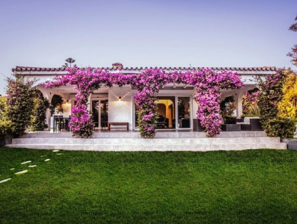 Villa for sale in San Pedro de Alcántara, Marbella