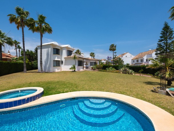 Villa for sale in Estepona, Marbella