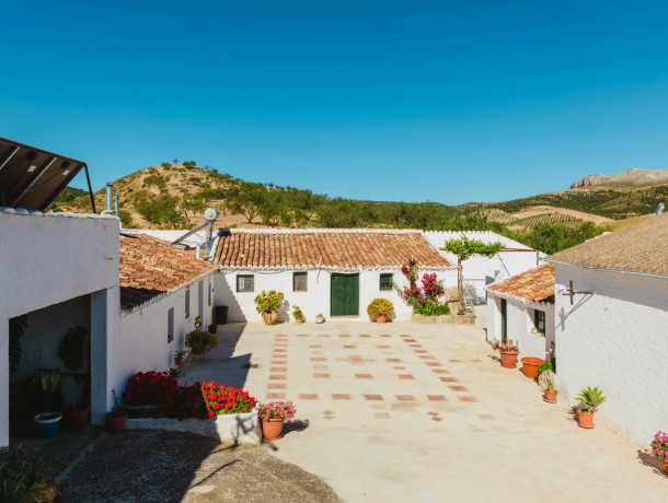 Villa for sale in Ardales, Marbella