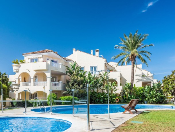 Apartment for sale in El Paraiso, Marbella