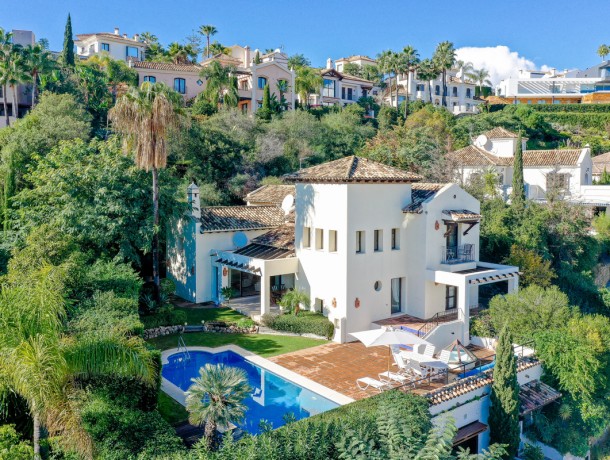 Villa for sale in Los Arqueros, Marbella