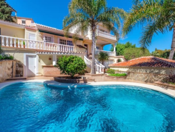 Villa for sale in Nueva Andalucía, Marbella